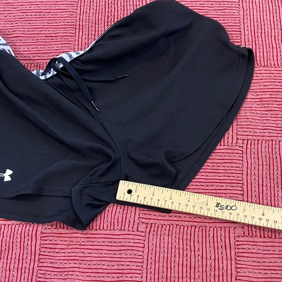 Under Armour women’s medium black Training / running Shorts - Picture 12 of 16